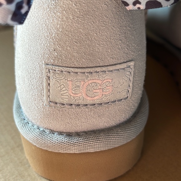Ugg Bailey Bow Leopard - Picture 5 of 11